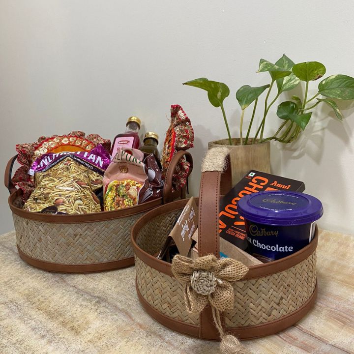 Send tasty amul chocolate bars with vighnesh murti and decorative diyas to  Mumbai, Free Delivery - MumbaiOnlineFlorists